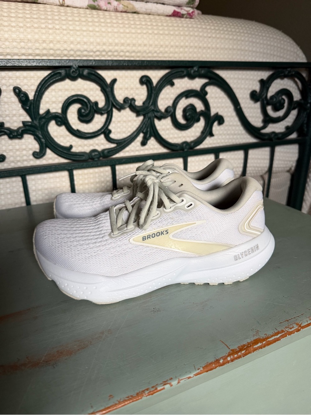 Brooks Women’s Glycerin 21 Running Shoes - Picture 2 of 6
